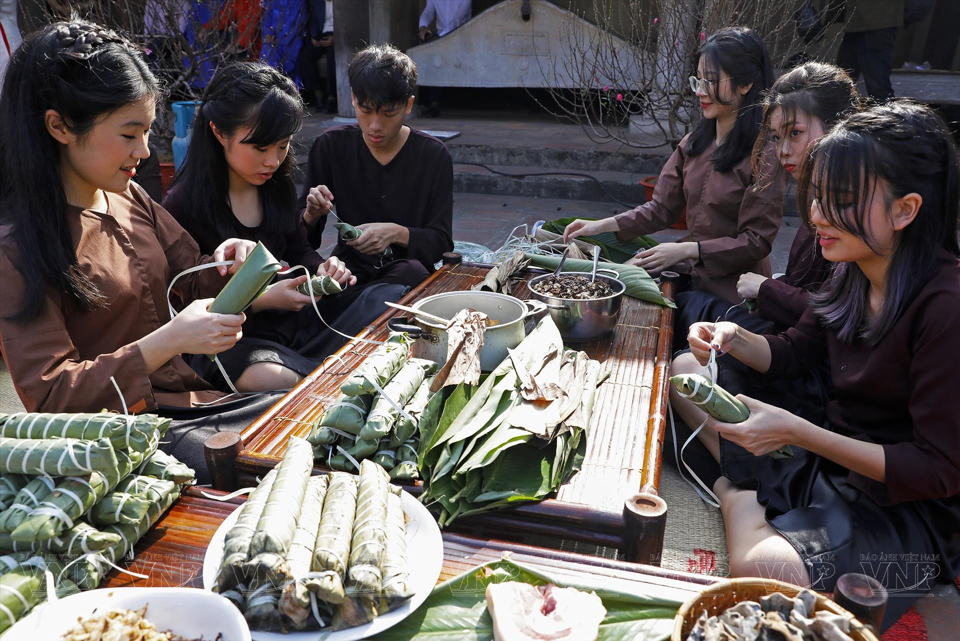 Làng nghề làm bánh tẻ